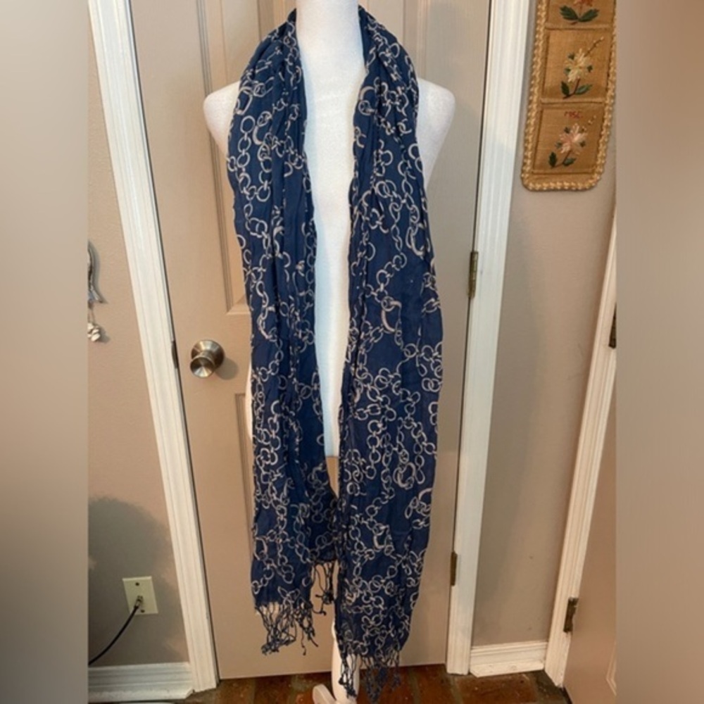 Francesca’s Collection blue & pink chain print fringed scarf 80”x26” NWT.